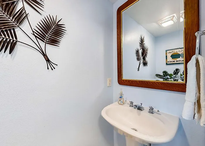 Wonderful With Fantastic Water Views Free Wifi Shared Pool Sauna